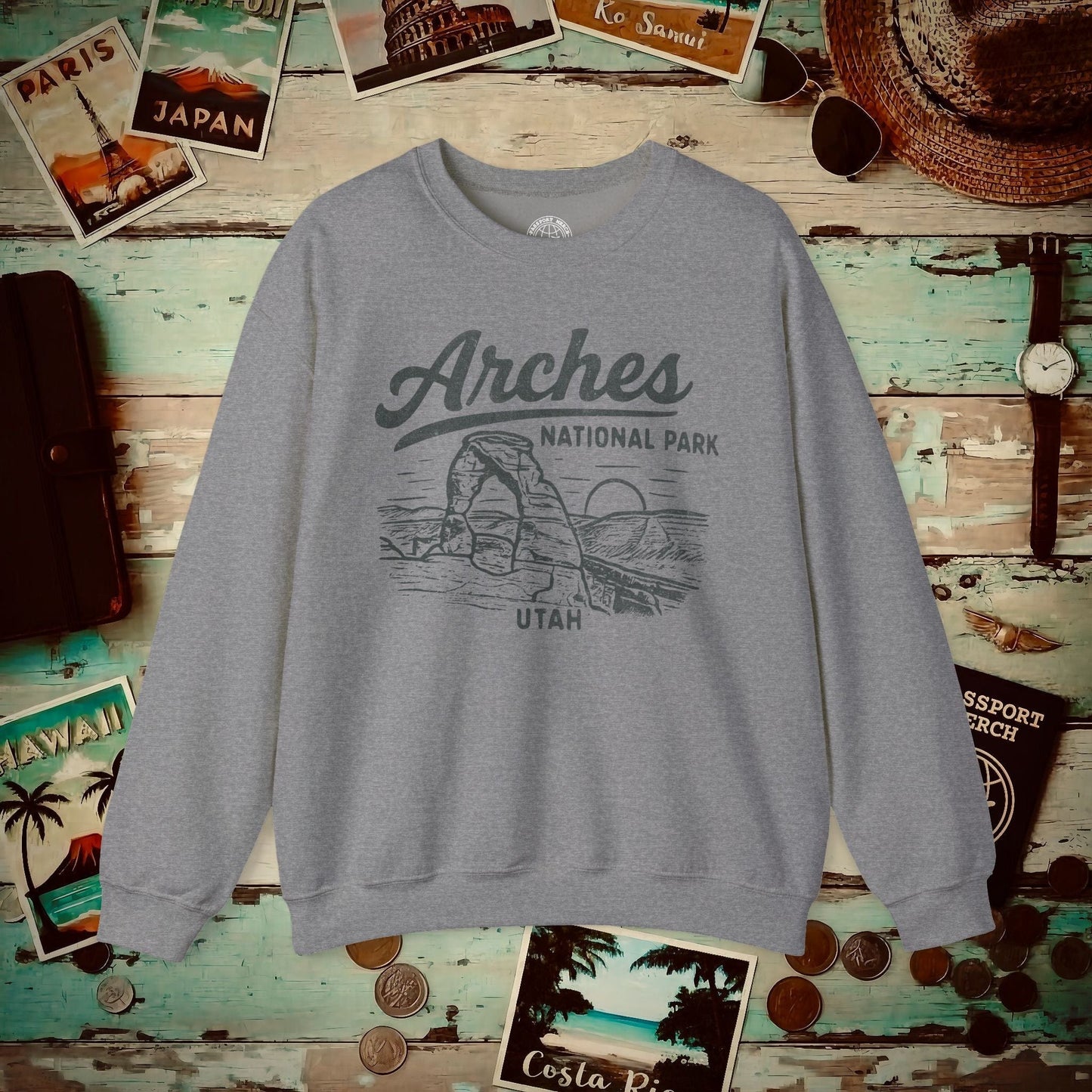 Arches National Park Vintage Monochrome, Utah Crewneck Graphite Heather / S