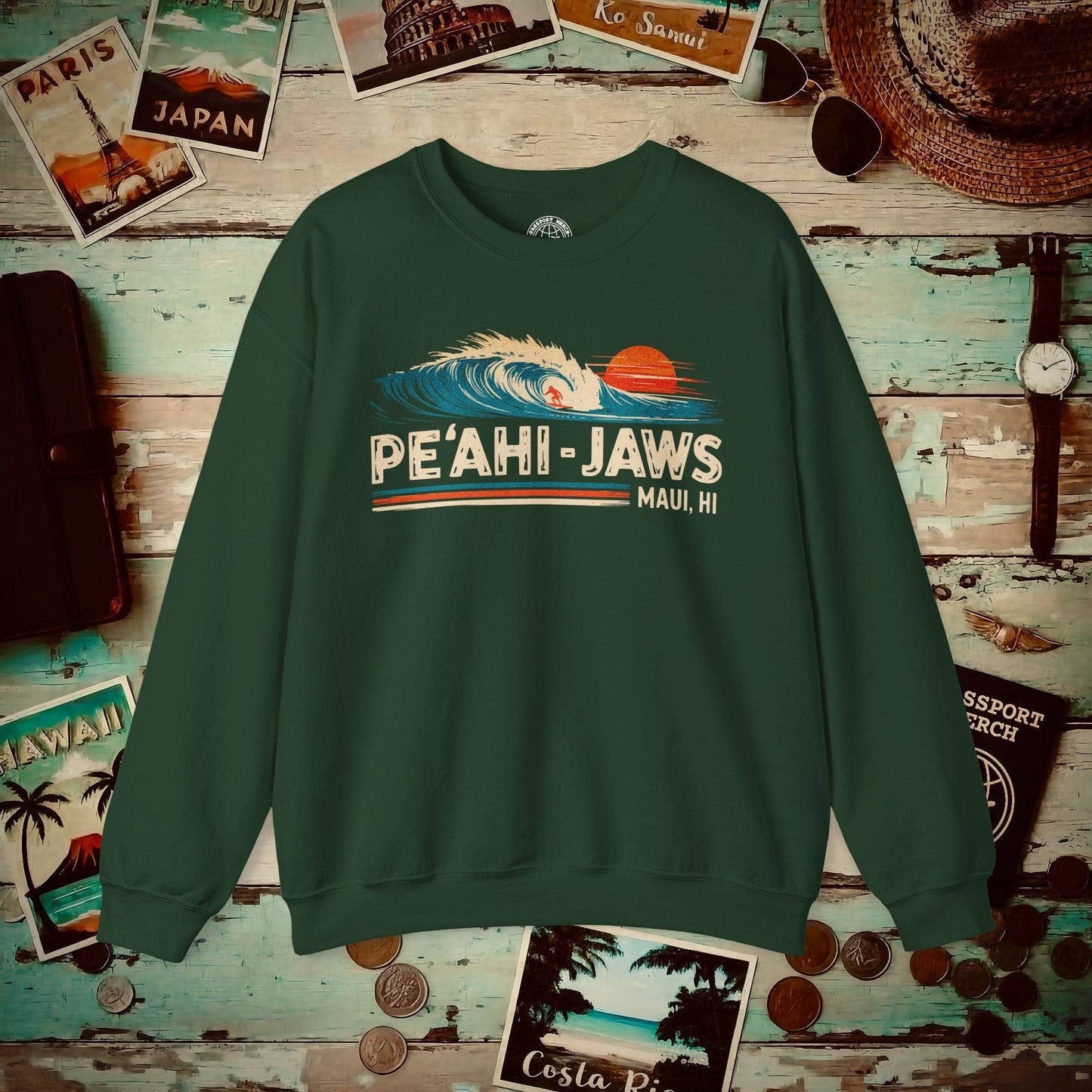 Peahi Jaws, Maui, Hawaii - Vibrant Surf Retro Crewneck Forest Green / S