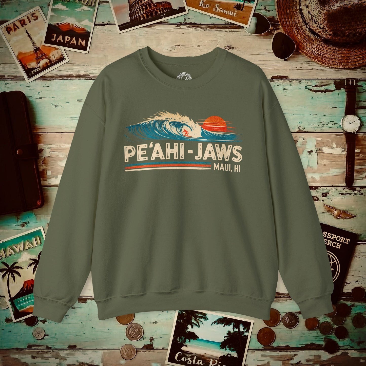 Peahi Jaws, Maui, Hawaii - Vibrant Surf Retro Crewneck Military Green / S