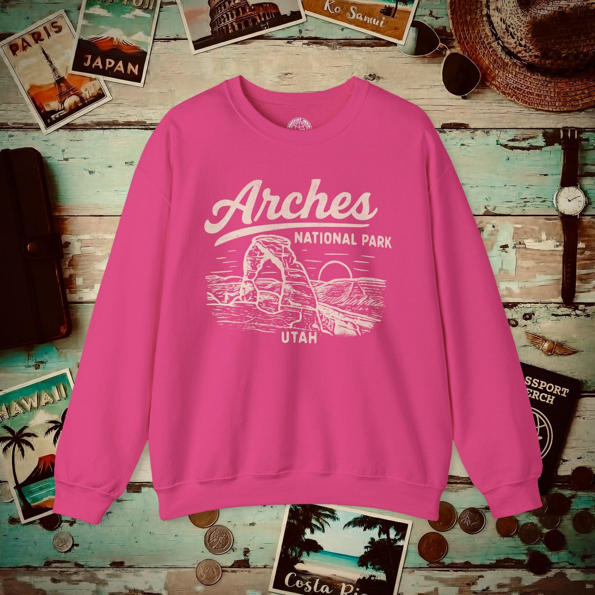 Arches National Park Vintage Monochrome, Utah Crewneck Heliconia / S