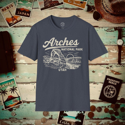 Arches National Park Vintage Monochrome, Utah T-Shirt Heather Navy / S