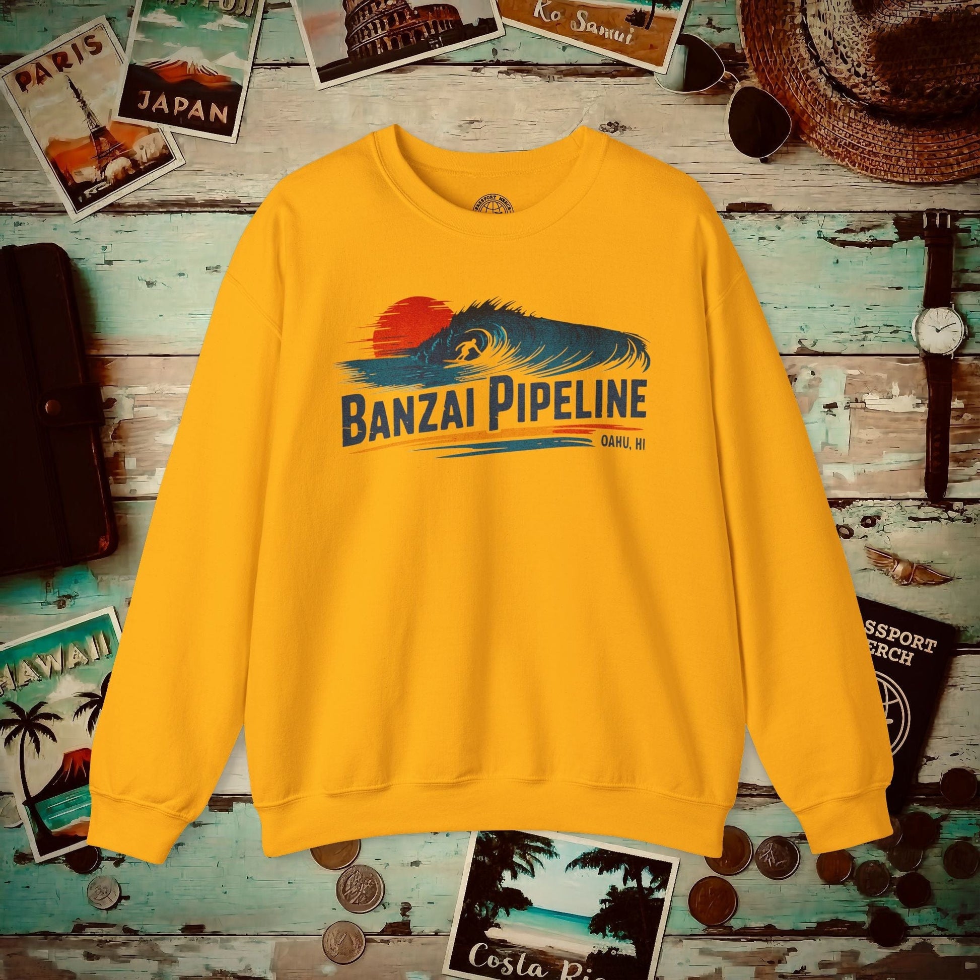 Banzai Pipeline, Oahu, Hawaii - Vibrant Surf Retro Crewneck Gold / S