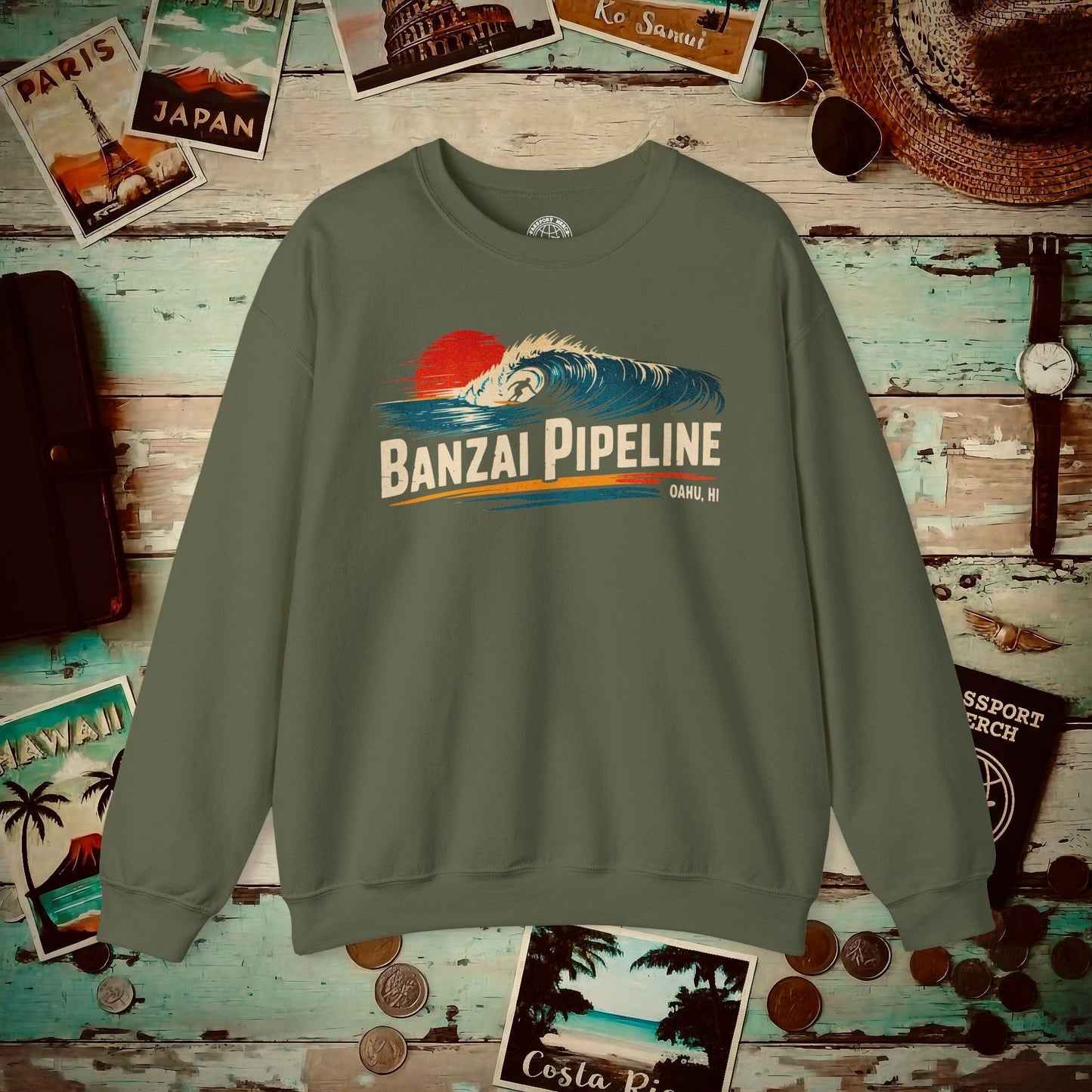 Banzai Pipeline, Oahu, Hawaii - Vibrant Surf Retro Crewneck Military Green / S