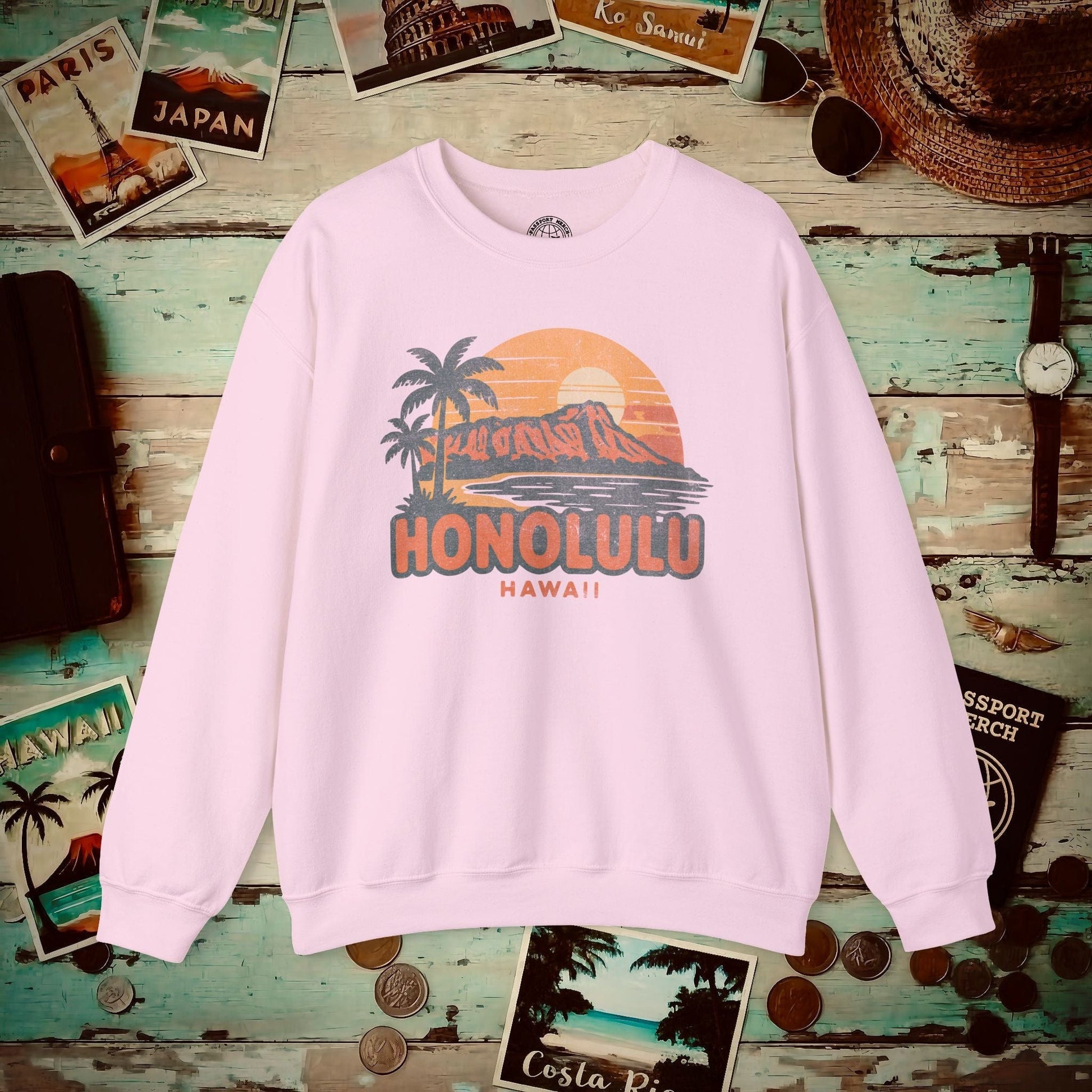 Honolulu, Oahu, Hawaii - 80's Vintage Crewneck Light Pink / S