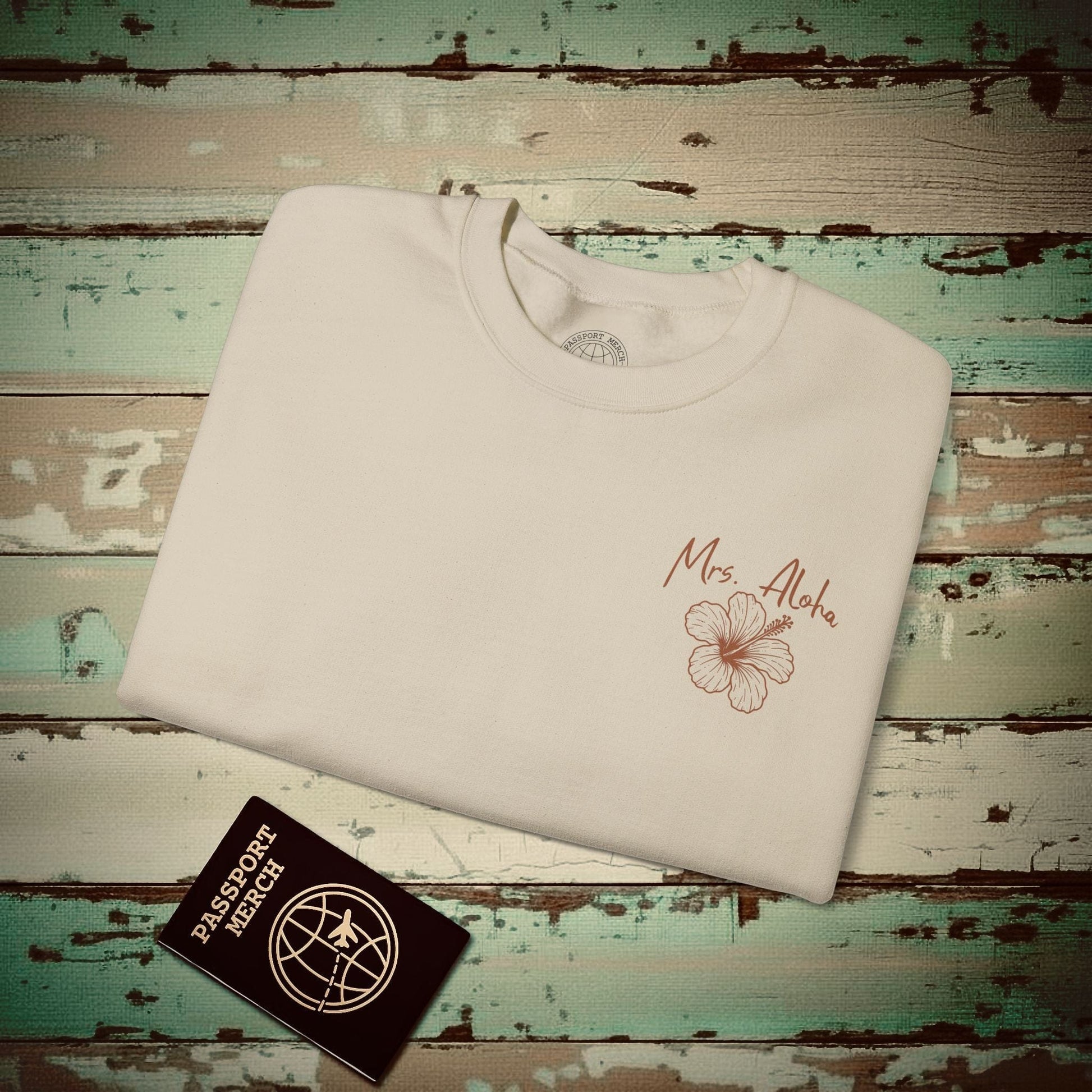 Mrs. Aloha Hibiscus, Hawaii Crewneck Sand / S