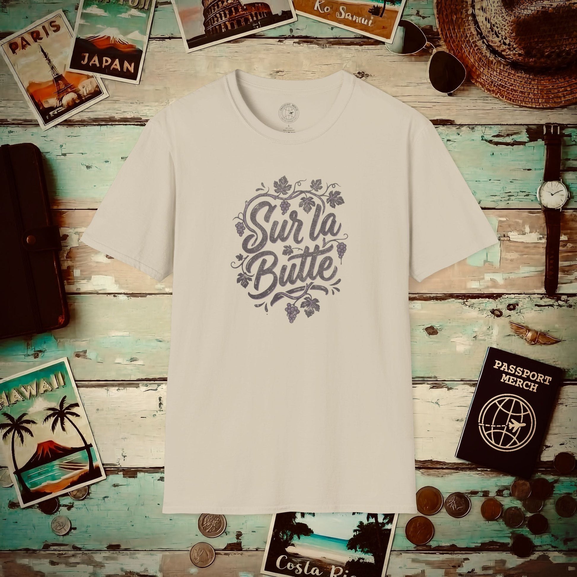 Sur la Butte Montmartre, France T-Shirt Sand / S