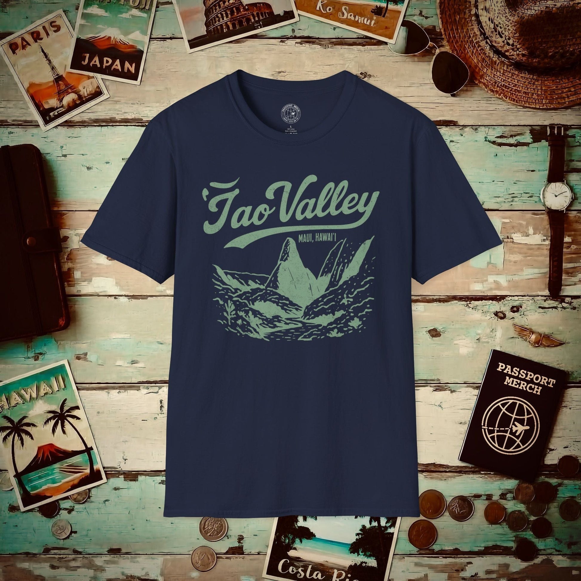 Vintage Iao Valley, Maui, Hawaii T-Shirt Navy / S
