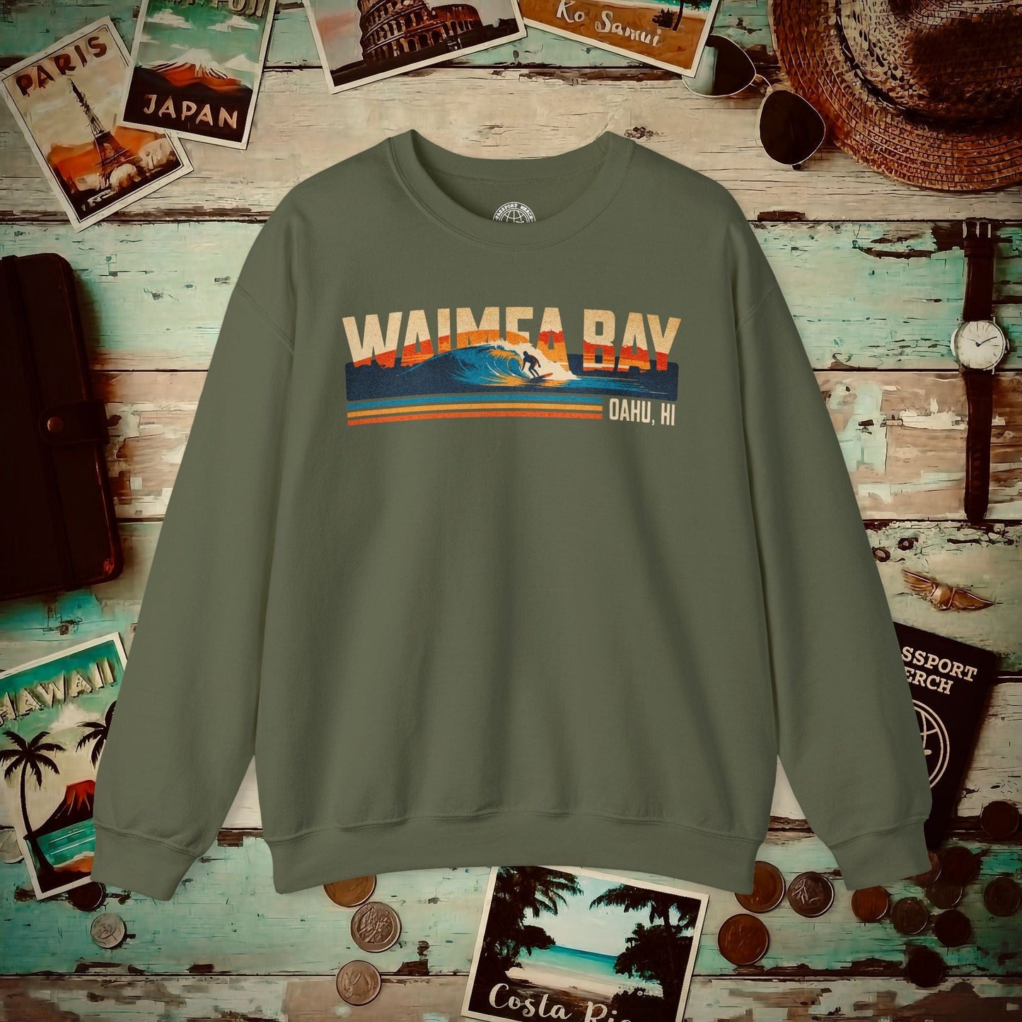 Waimea Bay, Oahu, Hawaii - Vibrant Surf Retro Crewneck Military Green / S