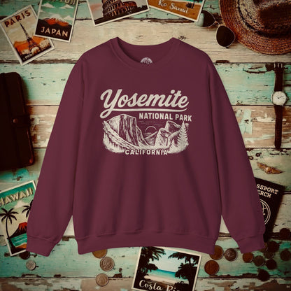 Yosemite National Park Vintage Monochrome, California Crewneck Maroon / S