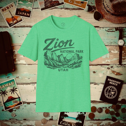 Zion National Park Vintage Monochrome, Utah T-Shirt Heather Irish Green / S